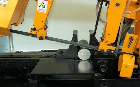 东区数控带锯床自动送料精度会出现偏差吗? 东区数控带锯床自动送料精度会出现偏差吗?