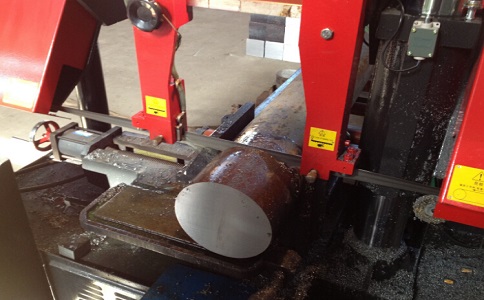 东区卧式带锯床加工时出现明显振荡如何排查？