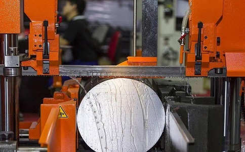 东区立式金属带锯床切削出现跑带故障解决方法！